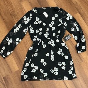 NWT Express Black and White Floral Long Sleeve Dress
